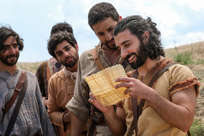 The Chosen - Season 4 - Sitting, Serving, Scheming - Photos - Luke Dimyan, Paras Patel, Alaa Safi, Noah James