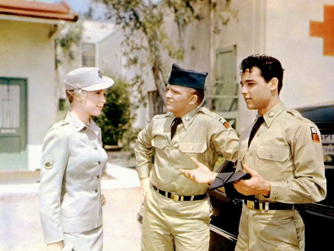 A Private's Affair - Z filmu - Barbara Eden, Gary Crosby, Sal Mineo