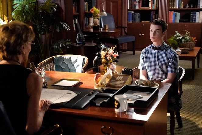 Young Sheldon - A Little Snip and Teaching Old Dogs - Photos