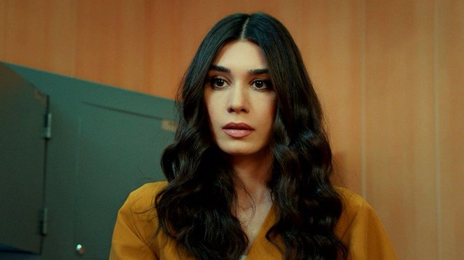 Love and Hate - Episode 34 - Photos - Burcu Kıratlı