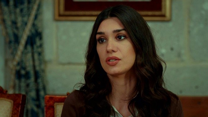 Love and Hate - Episode 34 - Photos - Burcu Kıratlı