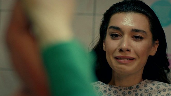 Love and Hate - Episode 32 - Photos - Burcu Kıratlı