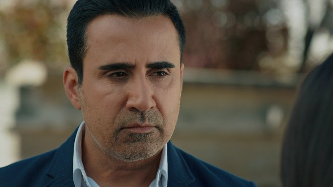 Aşk ve Mavi - Episode 30 - Filmfotos - Emrah Erdoğan