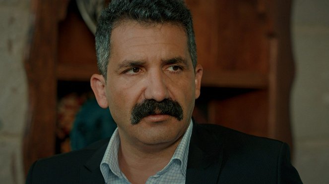 Aşk ve Mavi - Season 2 - Episode 6 - Filmfotos - Cüneyt Mete