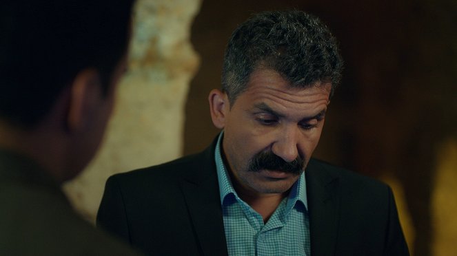 Aşk ve Mavi - Season 2 - Episode 6 - Filmfotos - Cüneyt Mete