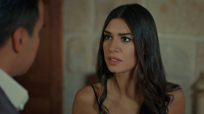 Love and Hate - Episode 8 - Photos - Burcu Kıratlı