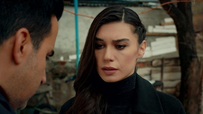 Love and Hate - Episode 27 - Photos - Burcu Kıratlı