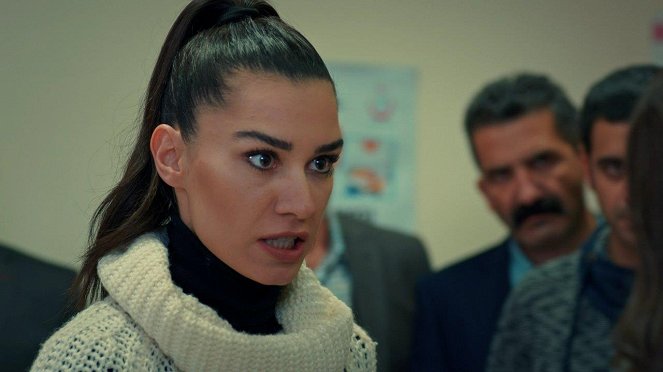 Love and Hate - Episode 18 - Photos - Burcu Kıratlı