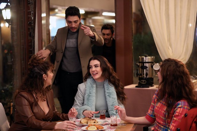 Love Reason Get Even - Episode 30 - Photos - İlhan Şen, Burcu Özberk