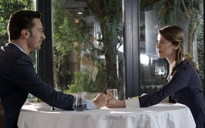 Girl in the Glass - Episode 6 - Photos - Feyyaz Şerifoğlu, Burcu Biricik