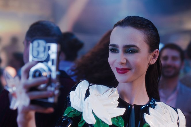 Emily in Paris - Episode 4 - Photos - Lily Collins