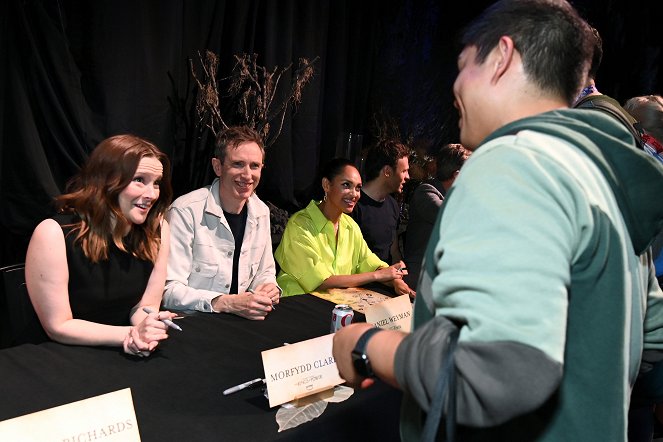 Taru sormusten herrasta: Mahtisormukset - Season 2 - Tapahtumista - The Lord Of The Rings: The Rings Of Power – SDCC Cast Fan Signing at Venue 808 on July 26, 2024 in San Diego, California.