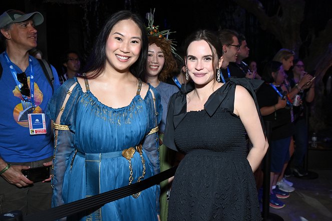 Le Seigneur des Anneaux : Les anneaux de pouvoir - Season 2 - Événements - The Lord Of The Rings: The Rings Of Power – SDCC Cast Fan Signing at Venue 808 on July 26, 2024 in San Diego, California.