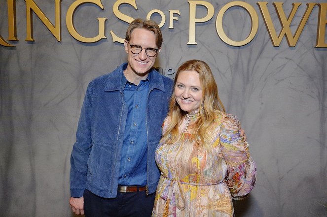 The Lord of the Rings: The Rings of Power - Season 2 - Eventos - The Lord Of The Rings: The Rings Of Power – SDCC Cast Fan Signing at Venue 808 on July 26, 2024 in San Diego, California.