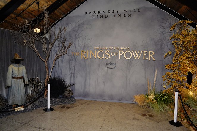 The Lord of the Rings: The Rings of Power - Season 2 - De eventos - The Lord Of The Rings: The Rings Of Power – SDCC Cast Fan Signing at Venue 808 on July 26, 2024 in San Diego, California.