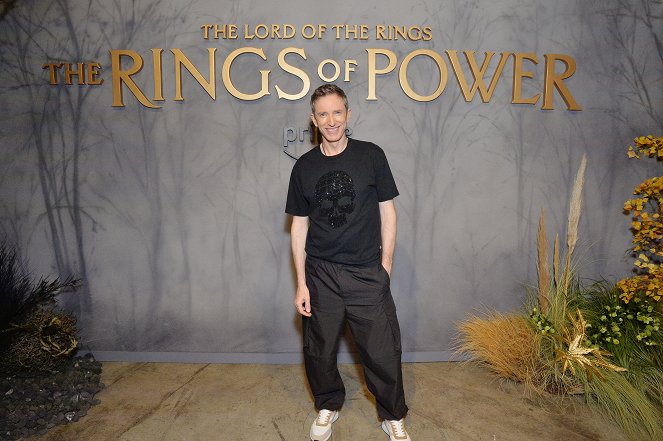 The Lord of the Rings: The Rings of Power - Season 2 - Evenementen - The Lord Of The Rings: The Rings Of Power – SDCC Cast Fan Signing at Venue 808 on July 26, 2024 in San Diego, California.