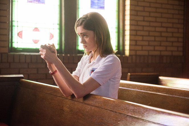 Boží pokušení - Z filmu - Natalia Dyer