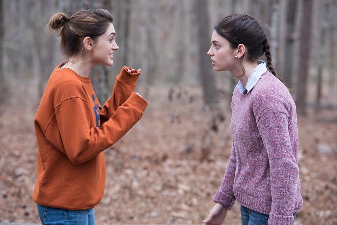 Yes, God, Yes - Do filme - Natalia Dyer, Francesca Reale