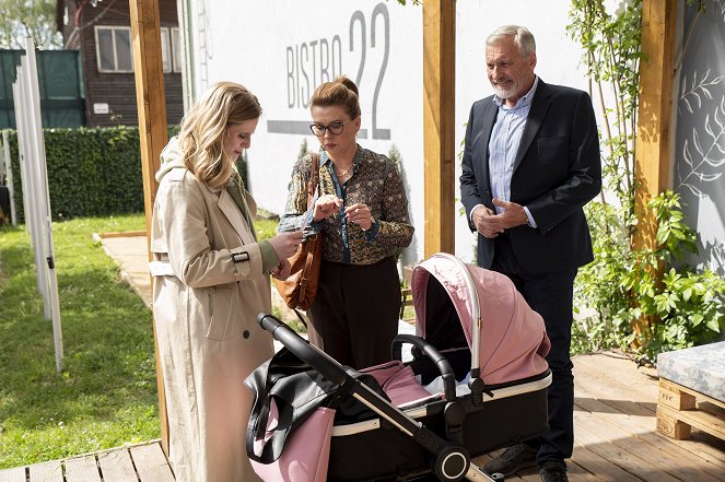 Ordinace v růžové zahradě - Intuice - Photos - Veronika Lapková, Dana Morávková, Jan Čenský