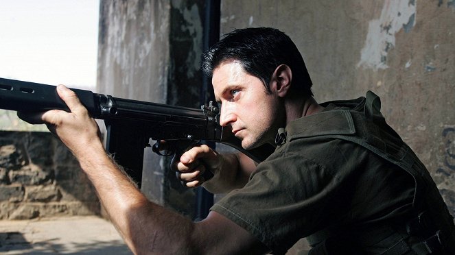 Strike Back - Zimbabwe - Part 2 - Photos - Richard Armitage