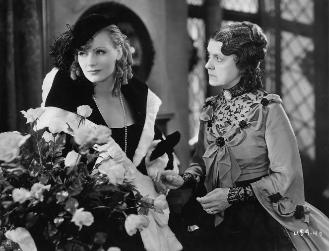 Romance - Photos - Greta Garbo, Clara Blandick