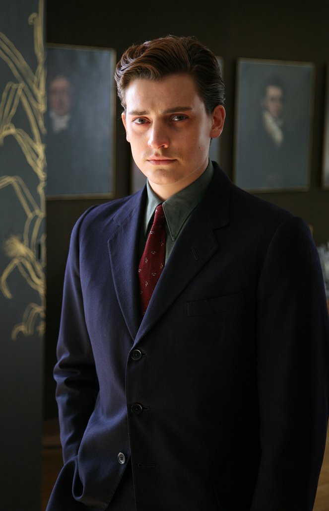 Miss Marple - Endless Night - Promoción - Aneurin Barnard