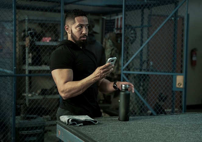 SEAL Team - Season 7 - Chaos in the Calm - Filmfotos - Neil Brown Jr.