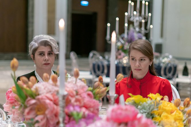 Girl in the Glass - Episode 8 - Photos - Seher Devrim Yakut, Burcu Biricik