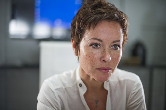 Strike Back - Project Dawn - Episode 1 - Do filme - Amanda Mealing