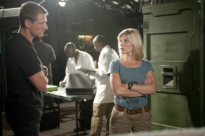 Strike Back - Project Dawn - Episode 3 - Van film - Philip Winchester, Eva Birthistle