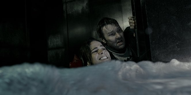 Temná hmota - V žáru vyhaslých hvězd - Z filmu - Alice Braga, Joel Edgerton