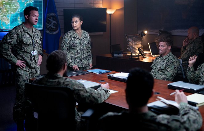 SEAL Team - Ships in the Night - Photos - Judd Lormand, Toni Trucks, David Boreanaz