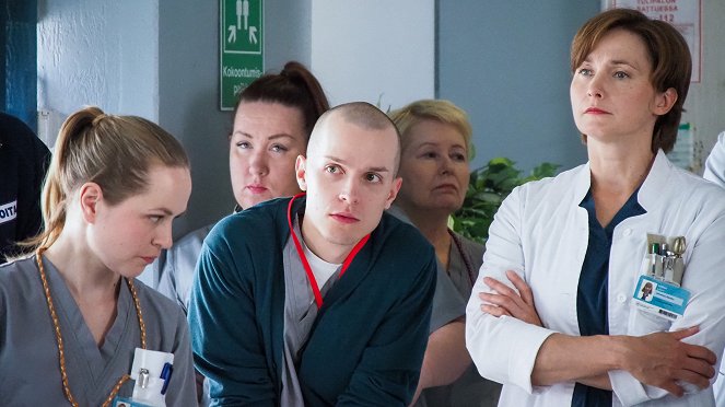 Nurses - Season 16 - Säteilee 3/4 - Photos - Iida-Maria Heinonen, Valtteri Lehtinen, Leena Pöysti