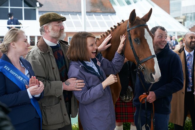 Dream Horse - Filmfotos - Owen Teale, Toni Collette