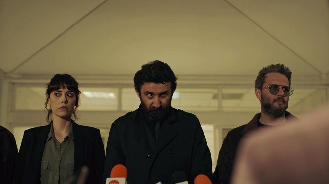 Şahsiyet - Season 1 - Episode 5 - Filmfotók - Cansu Dere, Necip Memili