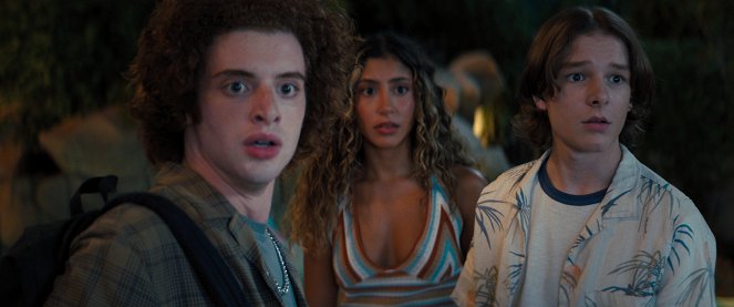 Les Nouveaux - Film - Thomas Barbusca, Isabella Ferreira, Mason Thames