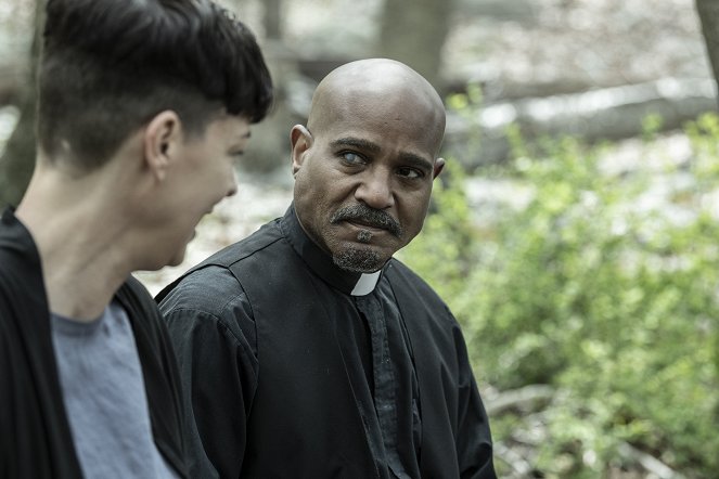 The Walking Dead: The Ones Who Live - Become - De la película - Seth Gilliam