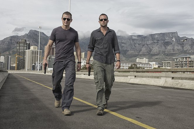 Strike Back - Keine Wahl - Werbefoto - Philip Winchester, Sullivan Stapleton