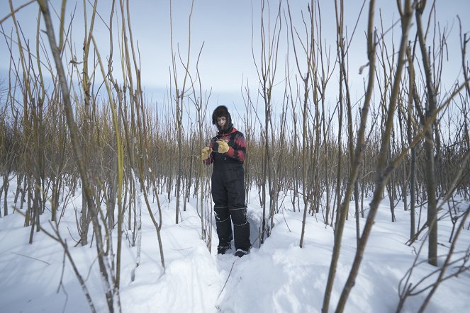 Life Below Zero - Paving Paths - Photos