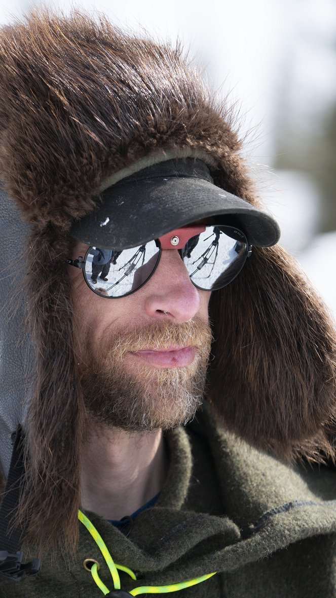 Life Below Zero - The Silent Hunter - Photos