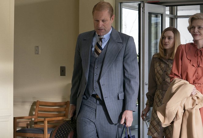 The First Lady - Rift - Van film - Aaron Eckhart, Dakota Fanning, Michelle Pfeiffer