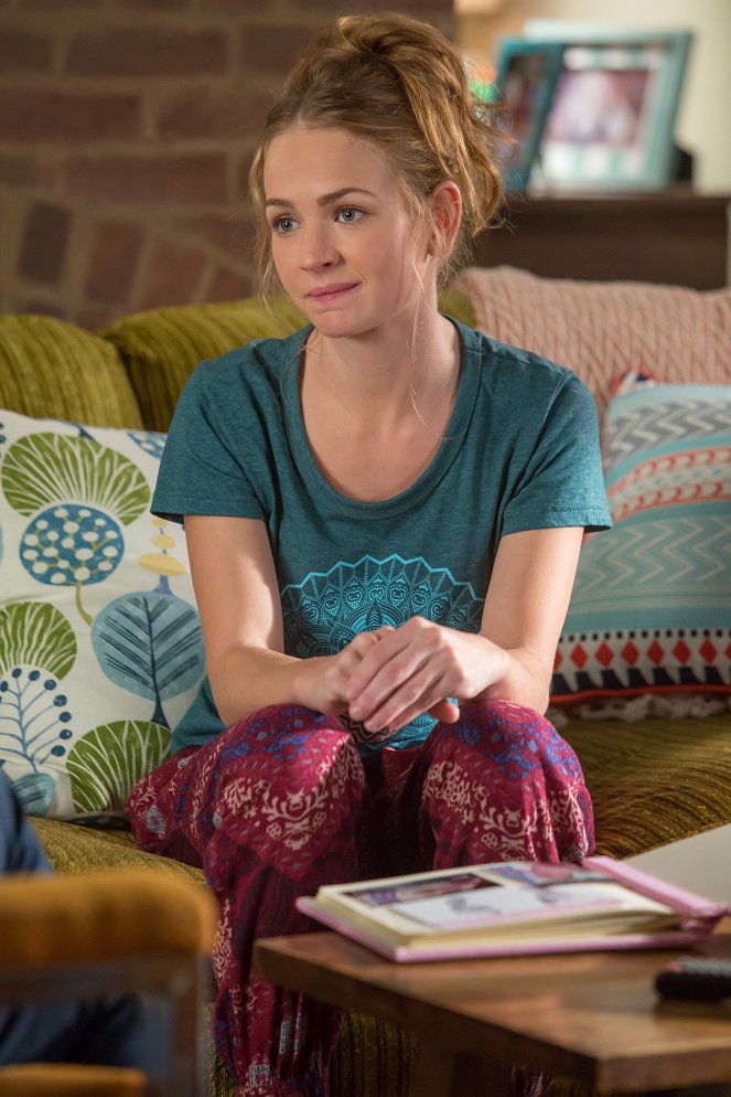 Mother's Day - Photos - Britt Robertson