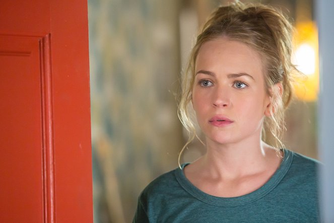 Mother's Day - Photos - Britt Robertson