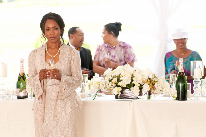 Jumping the Broom - Photos - Angela Bassett