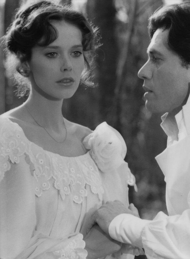 Une femme fidèle - Film - Sylvia Kristel, Jon Finch