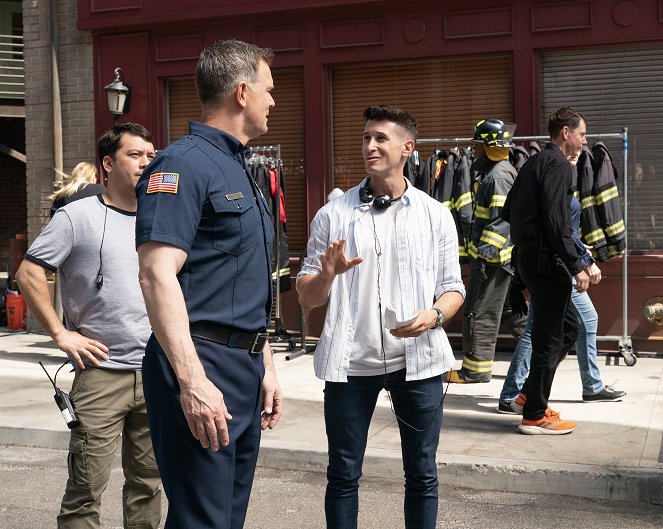 9-1-1 - Season 8 - Buzzkill - Van de set