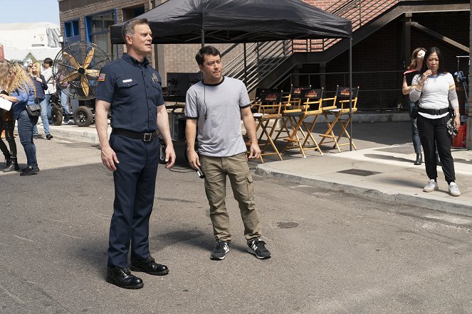 9-1-1 - Season 8 - Buzzkill - Van de set