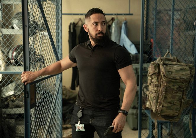 SEAL Team - Mission Creep - Filmfotos - Neil Brown Jr.