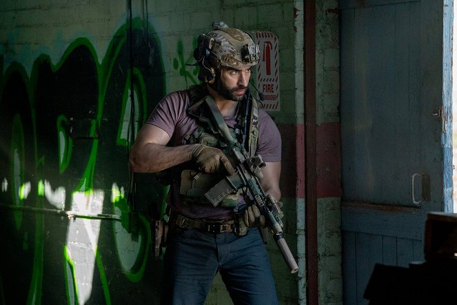 SEAL Team - Season 7 - Mission Creep - Filmfotók - Raffi Barsoumian