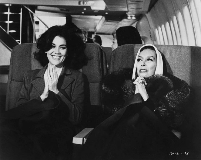 Aeropuerto 1975 - De la película - Linda Harrison, Gloria Swanson